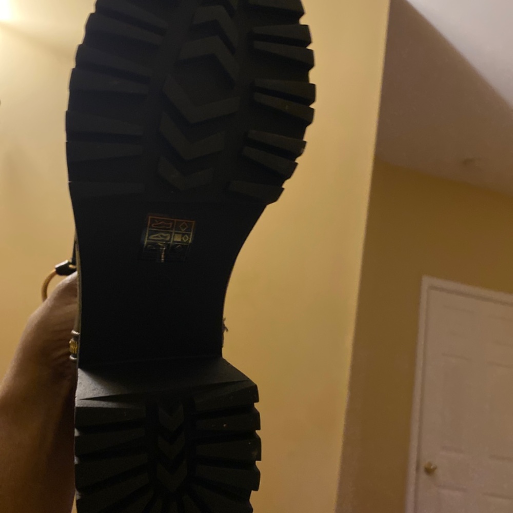 BOOTS - Picture 4 of 5